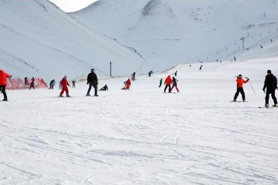 Paland&ouml;ken&rsquo;de Yediden Yetmişe Kayak Keyfi