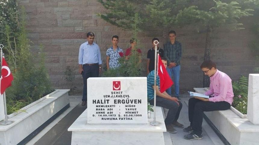 İmam Hatipli &Ouml;ğrenciler Şehit Ziyaretiyle Okula Başladı