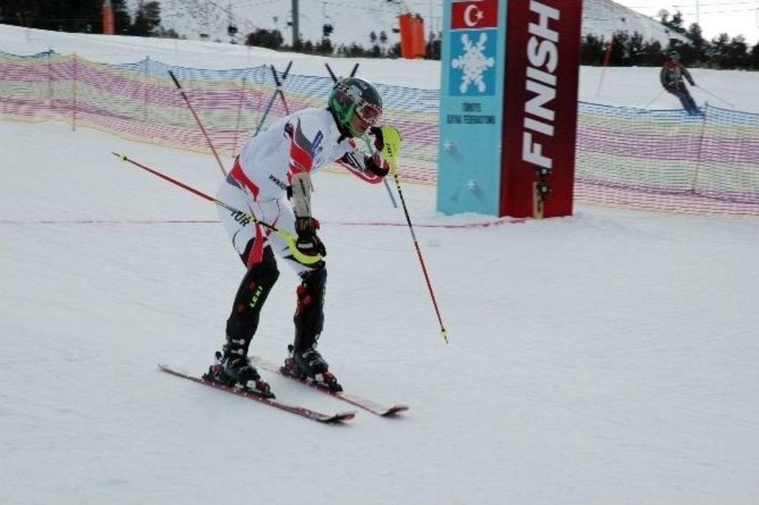 Uluslararası Paland&ouml;ken Alp Disiplini Kayak Kupası Yarışları Yapıldı