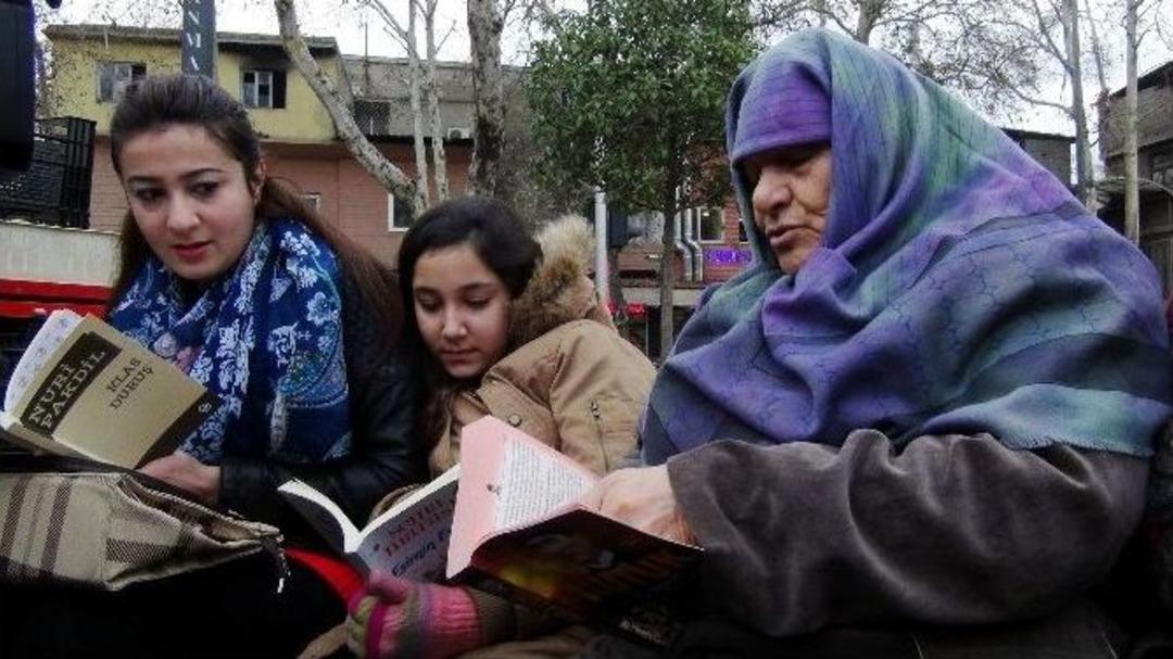 Kahramanmaraş&rsquo;ta A&ccedil;ık Havada Kitap Okuma Etkinliği