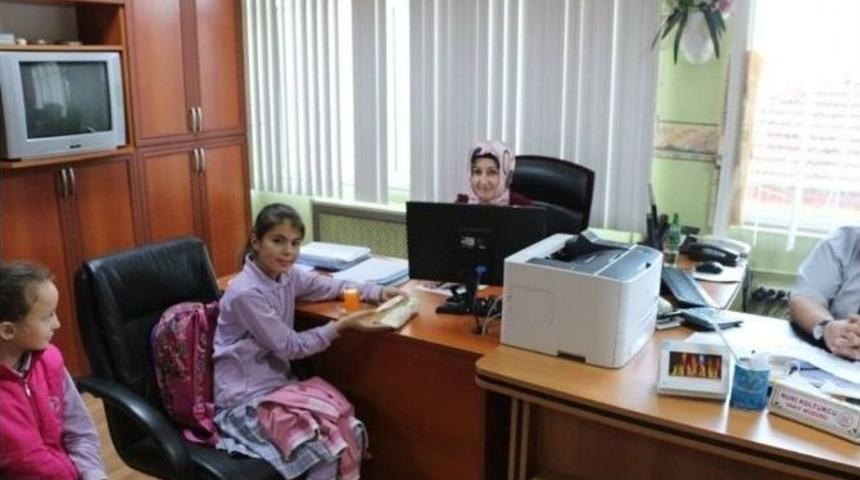 Atat&uuml;rk İlkokulu &Ouml;ğrencilerinden &Ouml;rnek Davranış