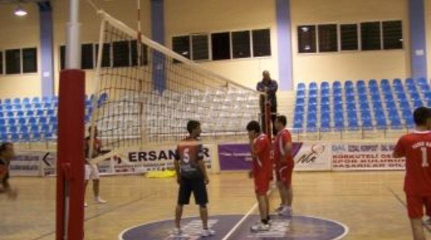Korkuteli&rsquo;nde &Ouml;ğretmenler G&uuml;n&uuml; Voleybol Turnuvası Başladı
