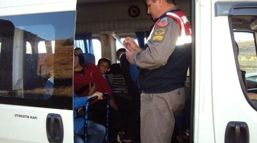 Elmalı Jandarmadan Okul Servis Ara&ccedil;larına Denetim