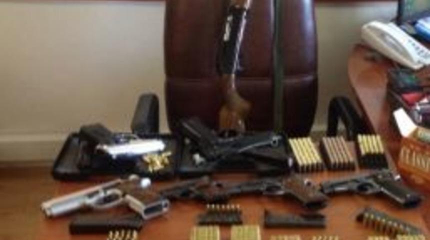 Sakarya&rsquo;da &Ccedil;ok Sayıda Ruhsatsız Tabanca Ve Tabanca Fişeği Ele Ge&ccedil;irildi