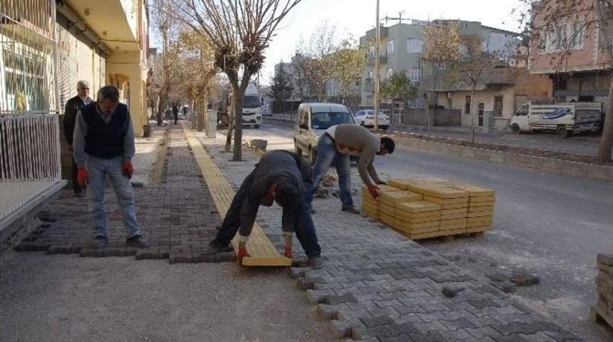 Kaldırımlara Hissedilebilir Y&uuml;r&uuml;y&uuml;ş Bandı