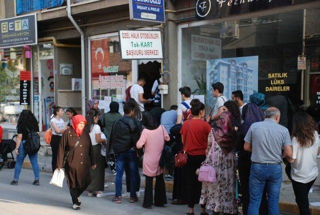 Tokat&rsquo;ta &Ouml;ğrencilerin &rsquo;elektronik Kart&rsquo; Kuyruğu 1
