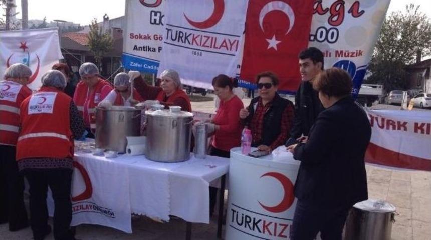 Kızılay Urla Şubesi Aşure Dağıttı