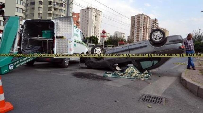Kayseri'de Iki Otomobil &Ccedil;arpıştı: 1 &Ouml;l&uuml;