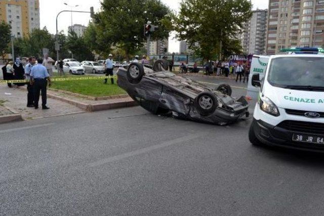 Kayseri'de Iki Otomobil Çarpıştı: 1 Ölü