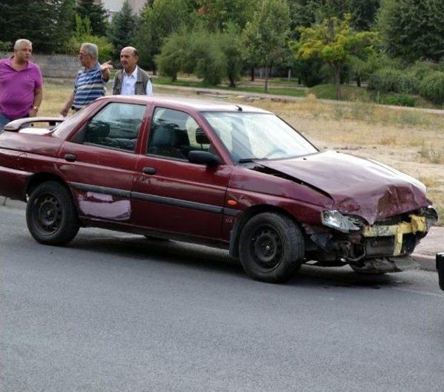 Kayseri'de Iki Otomobil Çarpıştı: 1 Ölü