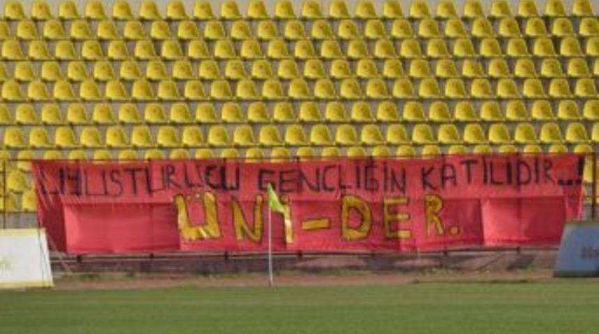 Taraftarlardan Anlamlı Pankart