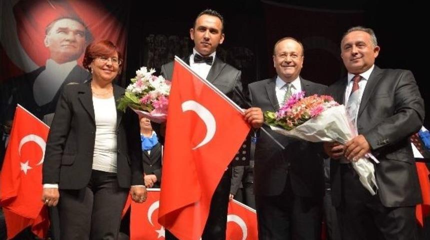 Ata&rsquo;ya Saygı Konserinde Duygusal Anlar Yaşandı