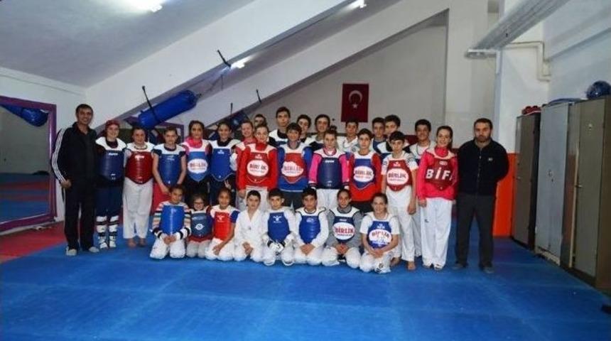 Başarı İ&ccedil;in Bir Araya Geldiler