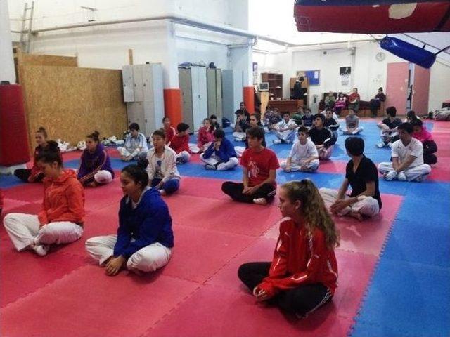 Başarı İçin Bir Araya Geldiler 1