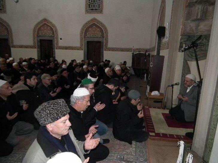 Akif, Sabah Namazında Yâd Edildi G1