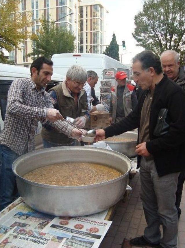 Esnafdan Vatandaşlara Aşure İkramı 2