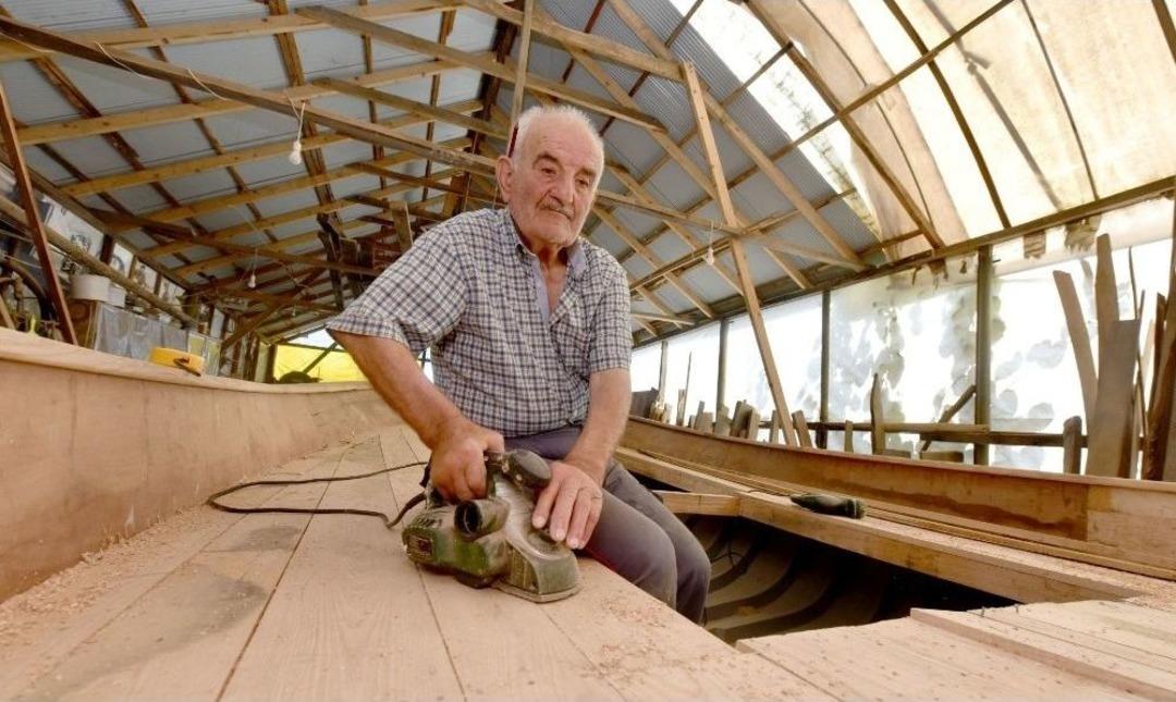T&uuml;rkiye&rsquo;nin Ahisi Trabzonlu Kayık Ustası Ali Sara&ccedil; Oldu