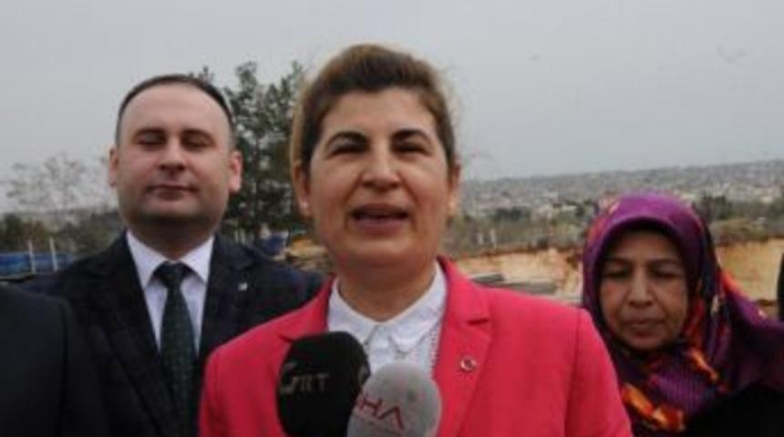 Ka&ccedil;ırılan Kadın Dernek Başkanı, D&ouml;v&uuml;l&uuml;p Taksiyle Hastaneye G&ouml;nderildi (2)