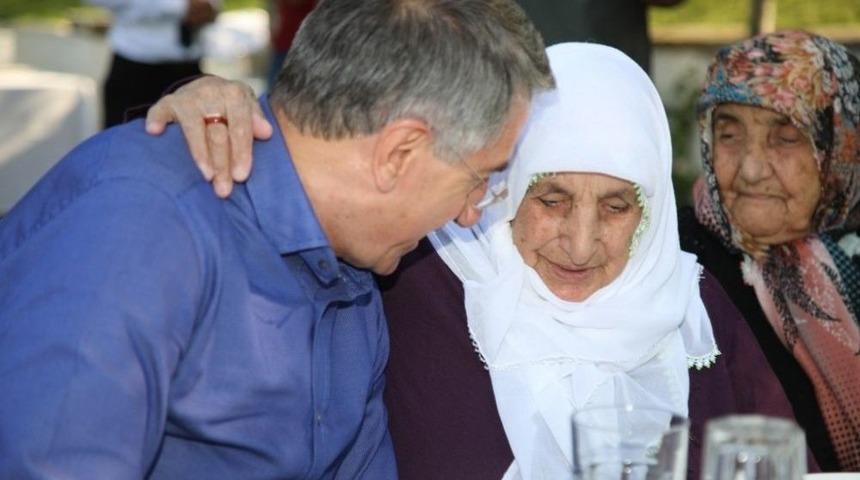 Başkan Yanılmaz, Huzurevi Sakinleriyle Bir Araya Geldi