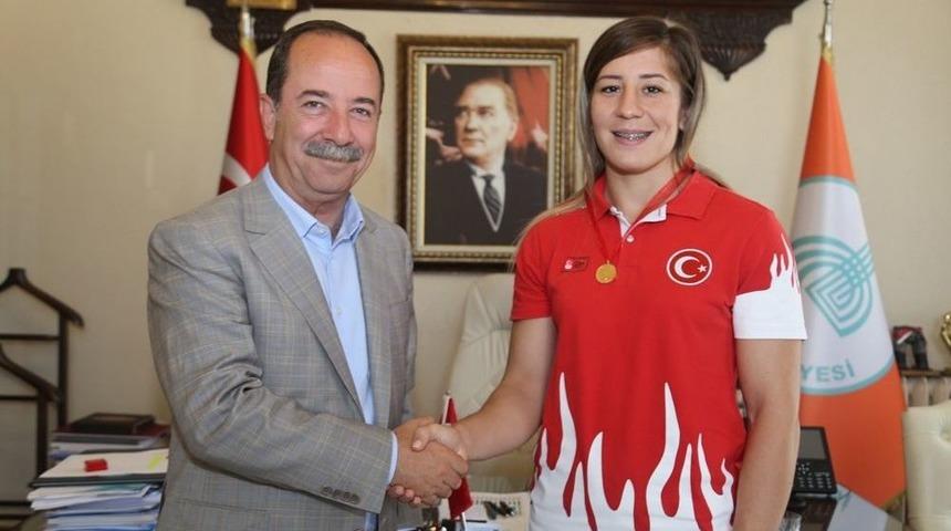 D&uuml;nya Şampiyonuna Beşibiryerde