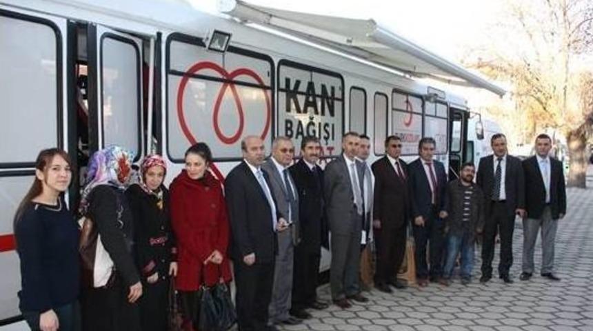 Taşovalı Y&ouml;neticilerden Kızılay&rsquo;a Kan Bağışı