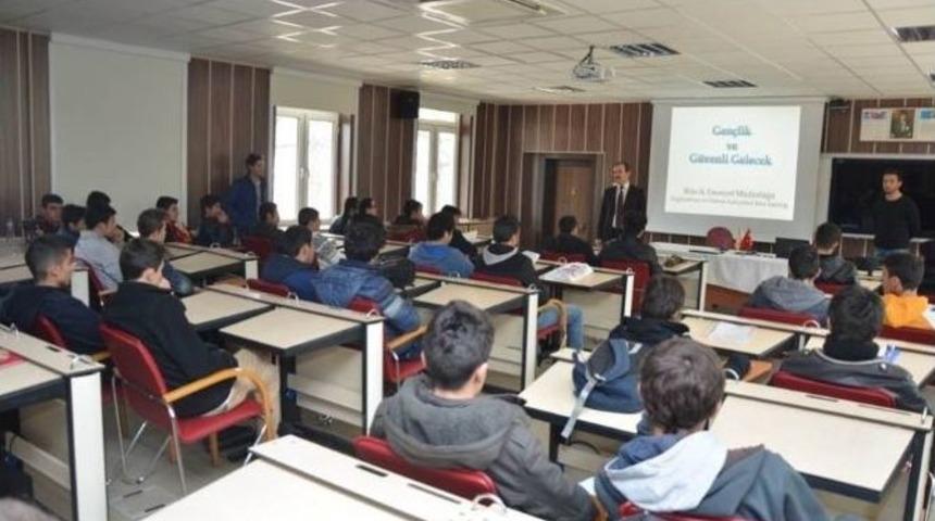 &Ouml;ğrencilere "gen&ccedil;lik Ve G&uuml;venli Gelecek" Konferansları