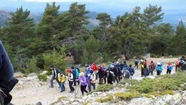 130 Dağcı Atatürk Anısına Muratdağı Zirvesine Tırmandı