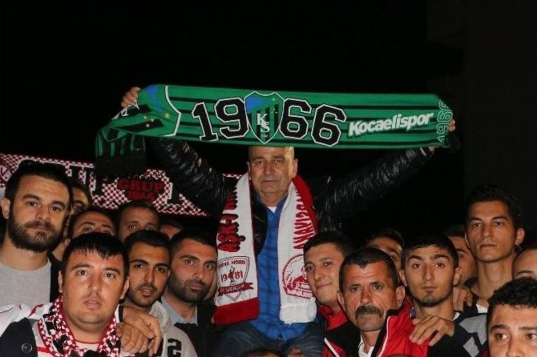 Antalyaspor Taraftarlarından Korukır&rsquo;a Veda