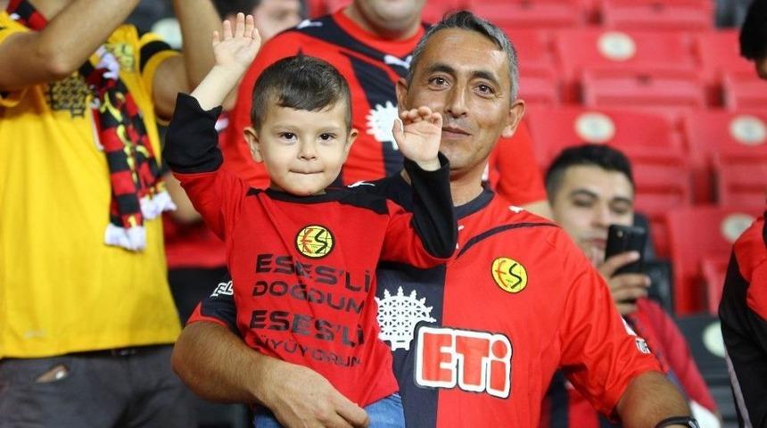 Eskişehirspor Taraftarına Kavuştu