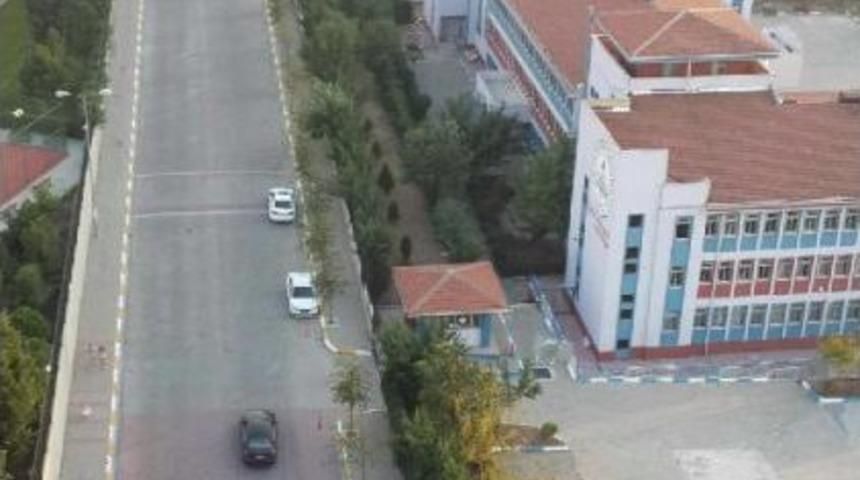 Okul &Ouml;n&uuml;ndeki Yolun Dağılımdan &Ouml;nceki Ve Sonraki Durumu