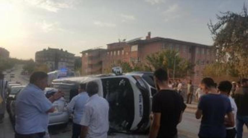 Ankara'da &Ouml;ğrenci Servisi Devrildi:10 Yaralı&nbsp;