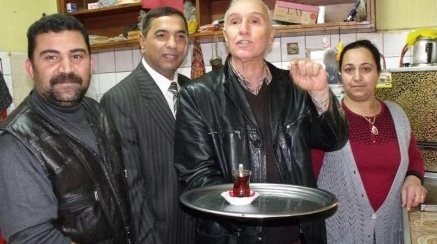 Eski Vekil &rsquo;garson&rsquo; Oldu