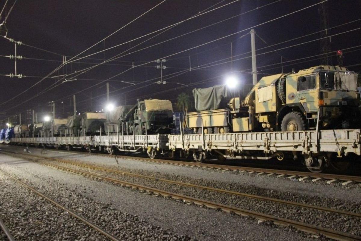 Sınıra Askeri Sevkiyat