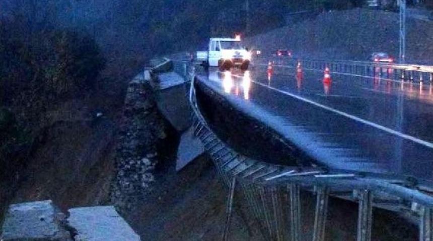 Duble Yolun İstinat Duvarı &Ccedil;&ouml;kt&uuml;