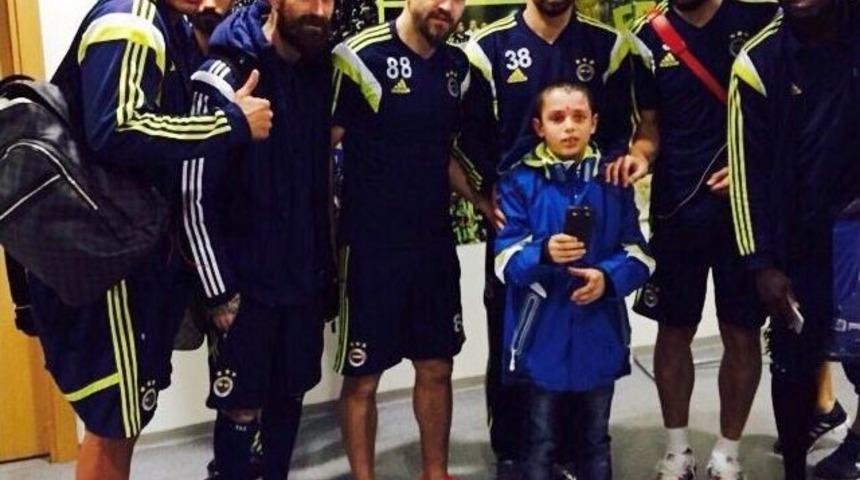 Minik Mert Fenerbah&ccedil;eli Futbolcularla Buluştu