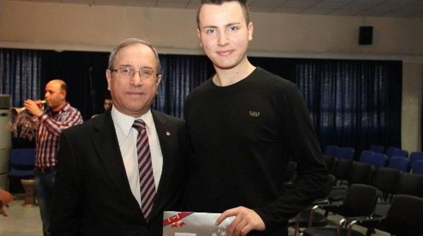 Gkv D&uuml;nya &Ccedil;ocuk Hakları Resim Ve Afiş Yarışması &Ouml;d&uuml;leri Dağıtıldı