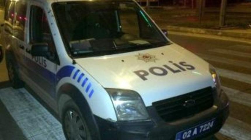 Alkoll&uuml; S&uuml;r&uuml;c&uuml; Polis Aracına &Ccedil;arpıp Ka&ccedil;tı
