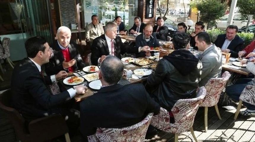 Başkan Tok, Esnaf İle Bir Araya Geldi