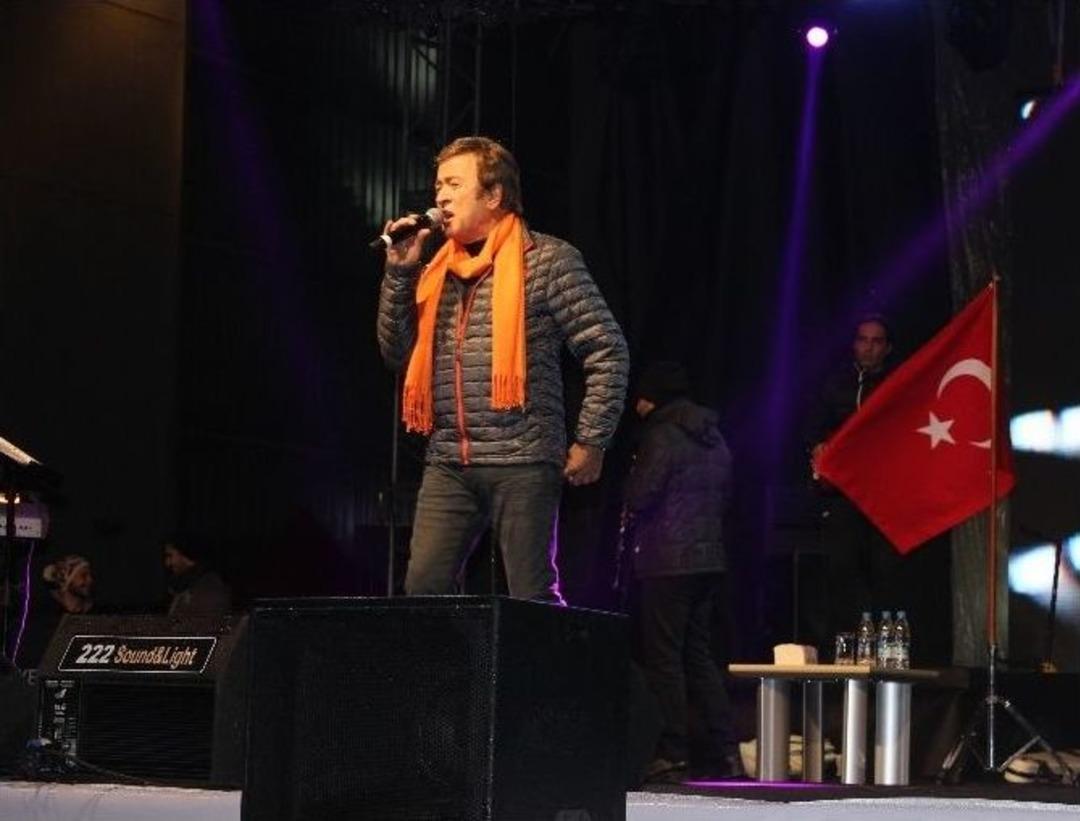 Eskişehir&rsquo;de Erol Evgin R&uuml;zgarı