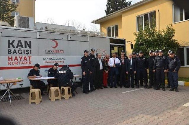 Sakarya Emniyet M&uuml;d&uuml;r&uuml; Osman Babadağı Kan Bağışında Bulundu 2