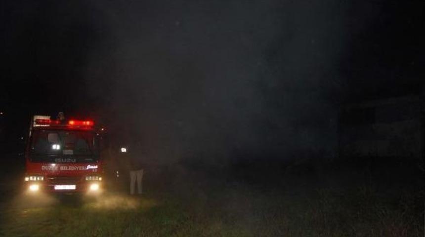 Boş Fabrika Binasında Yakılan Ateş Korku Yarattı