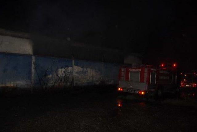 Boş Fabrika Binasında Yakılan Ateş Korku Yarattı