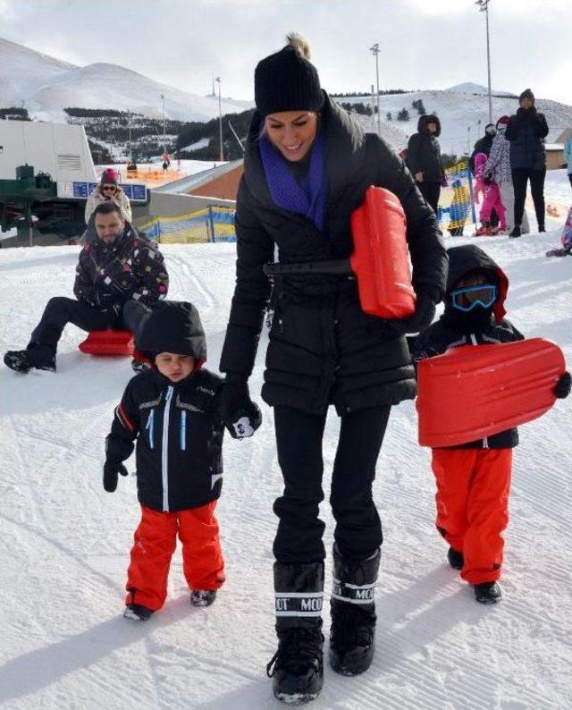 Çağla Şikel Ve Alişan Palandöken'de Eğlendi