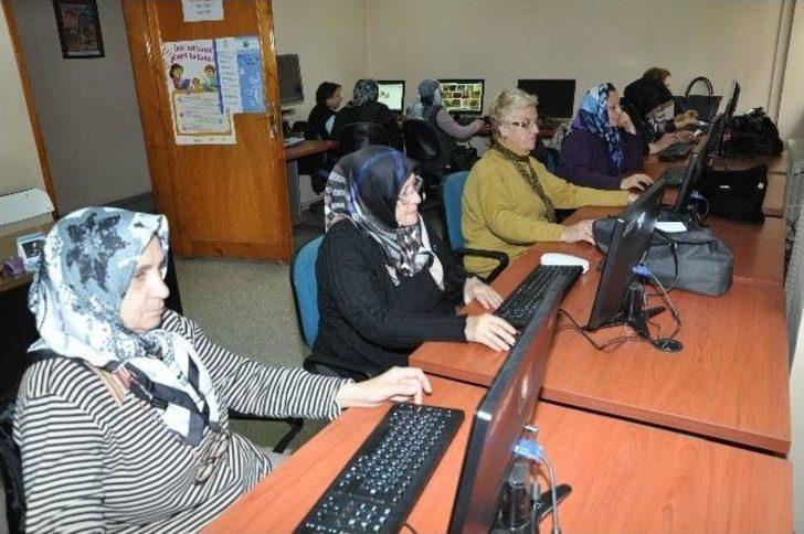 Anneler Bilgisayar Öğrenip, Sosyal Medya İle Tanıştı G1