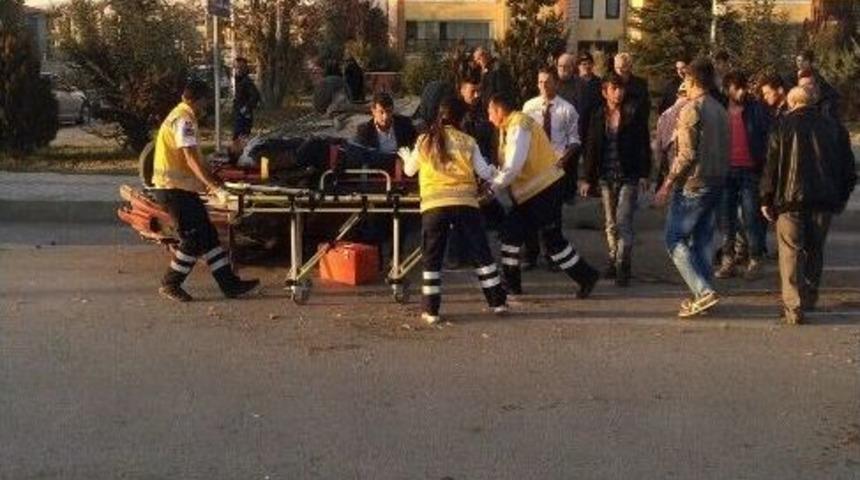 Erzincan&rsquo;da Otomobil Takla Attı: 1 Yaralı