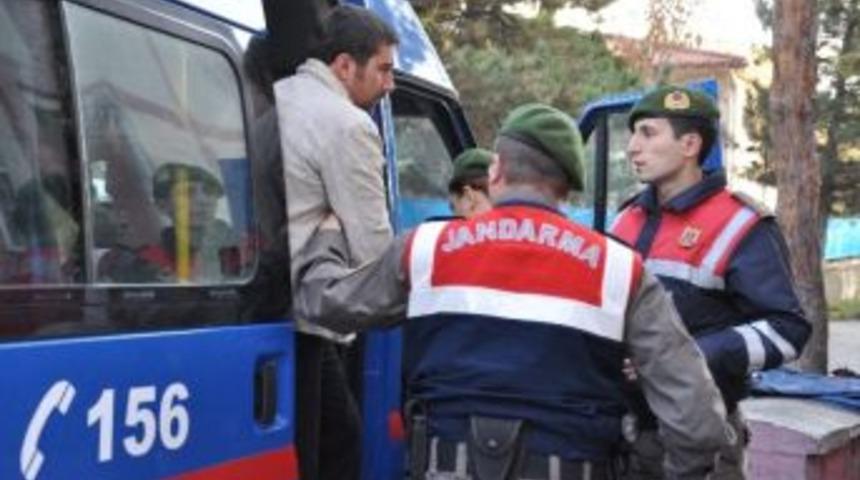 2 Kişinin Katil Zanlısı Adliyeye &Ccedil;ıkartıldı