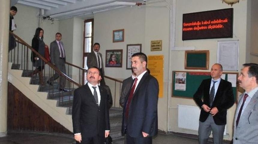 Vali G&uuml;naydın, Bilim Ve Sanat Merkezini Ziyaret Etti