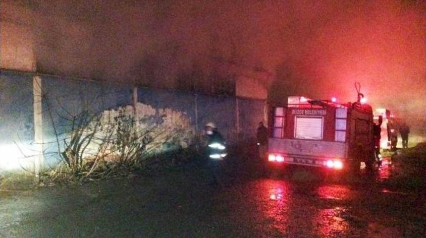 Madde Bağımlıları Terk Edilmiş Fabrikada Yangın &Ccedil;ıkardı