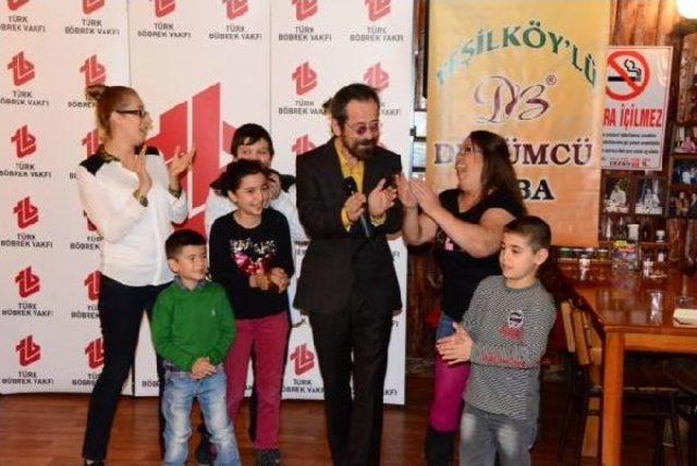 Burak Yılmaz İle Eşinden Diyaliz Hastalarına Yeni Yıl Sürprizi 1