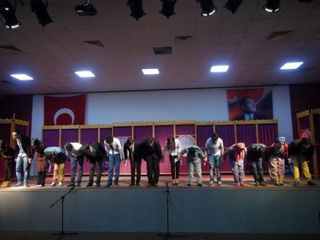 Havran Belediyesi K&uuml;lt&uuml;r Ve Sanat Kul&uuml;b&uuml; İzleyenleri B&uuml;y&uuml;ledi